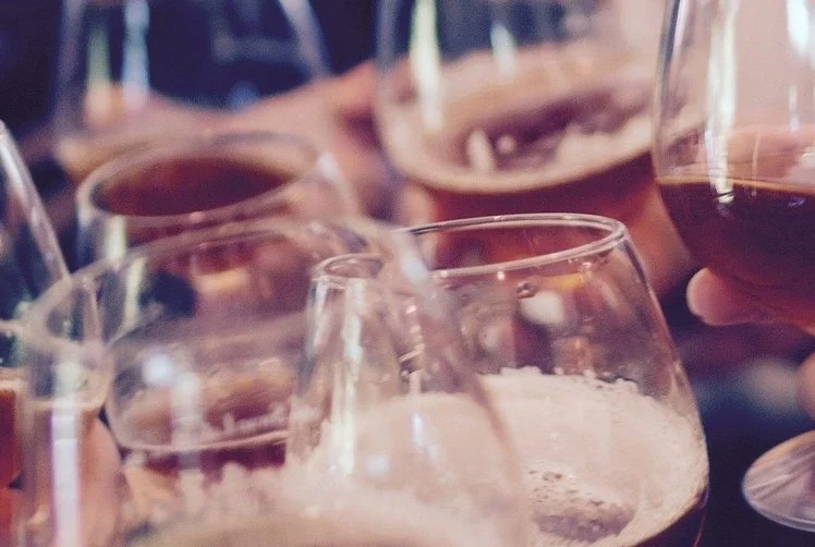 Proostende glazen bier