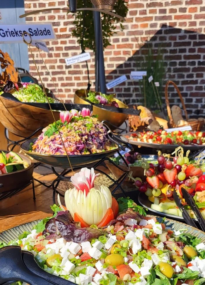 Kleurrijk saladebuffet