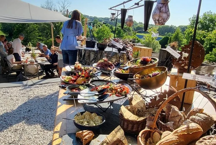 Buitenbuffet op een terras