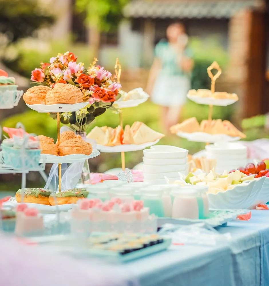 Sweet table met taart en lekkernijen