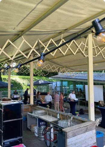 Overdekt terras met lichtjes
